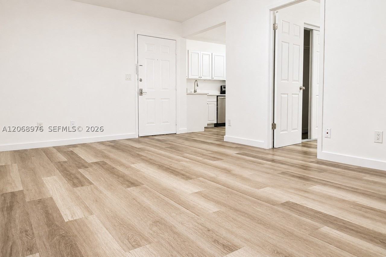 411 Se 10th St #4 - Photo 7 of 20