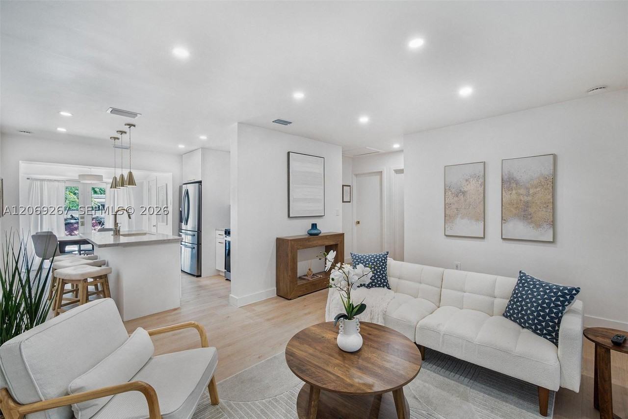 12325 Ne 11th Pl - Photo 3 of 36