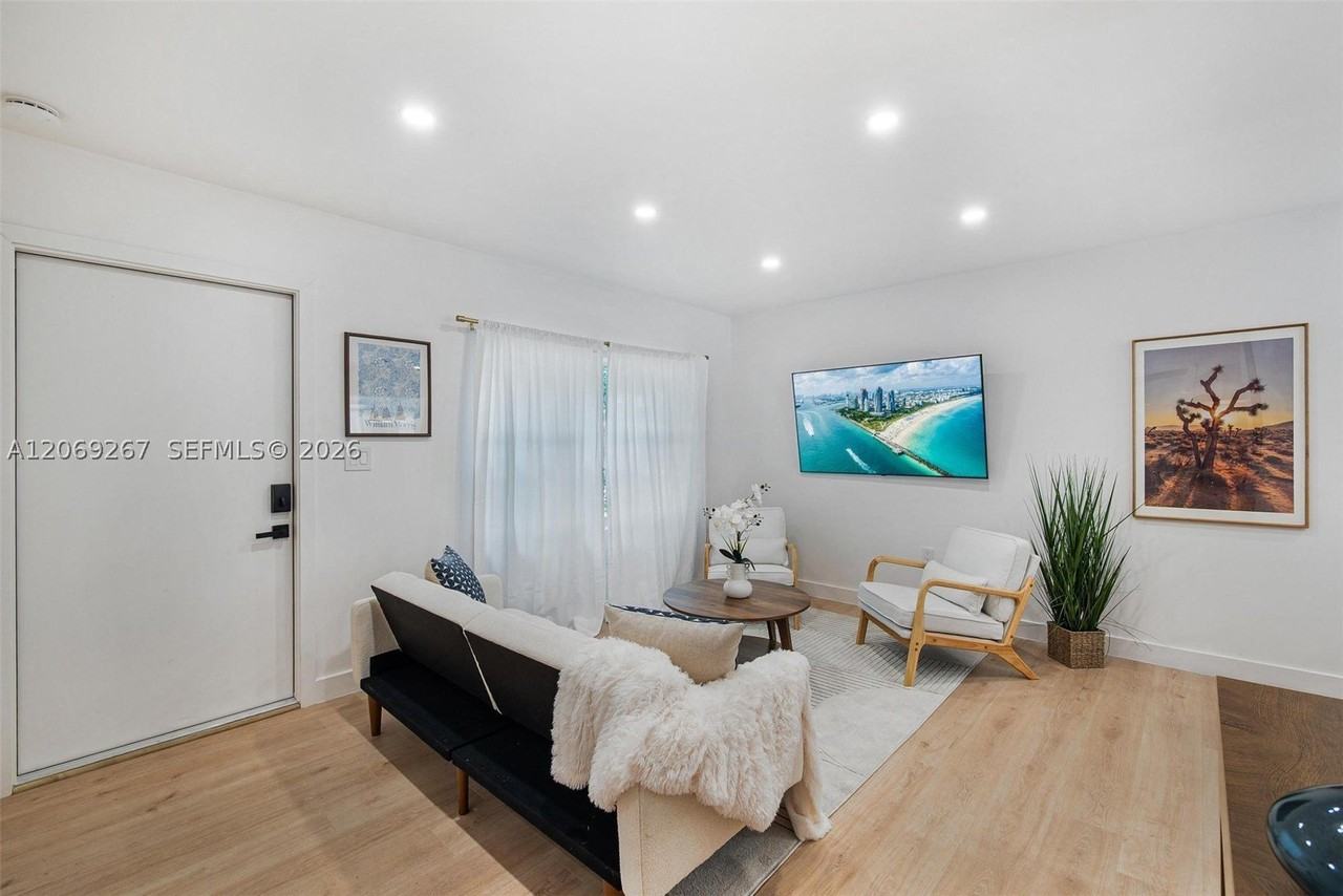12325 Ne 11th Pl - Photo 5 of 36