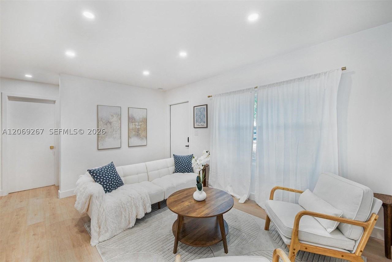 12325 Ne 11th Pl - Photo 6 of 36