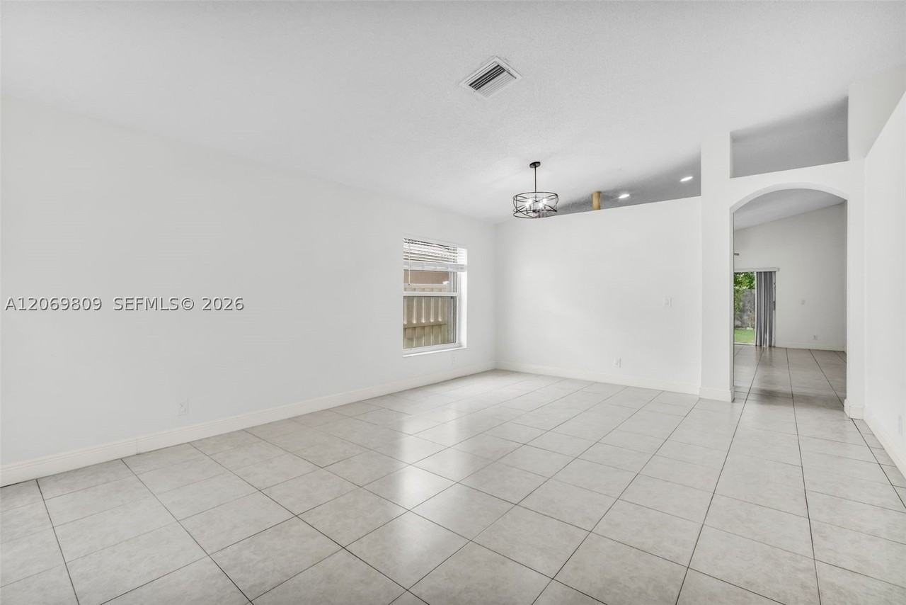 2230 Nw 145th Ave - Photo 2 of 44