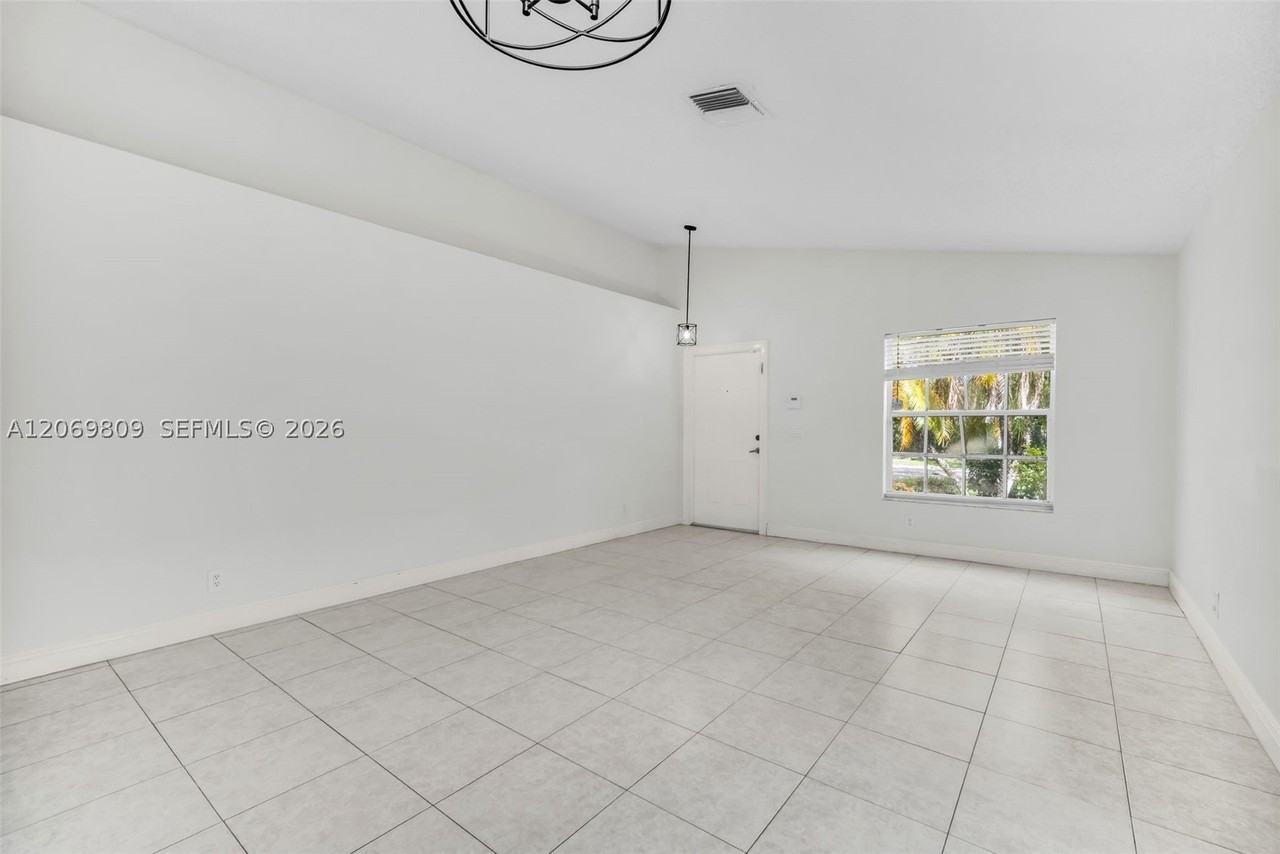 2230 Nw 145th Ave - Photo 4 of 44