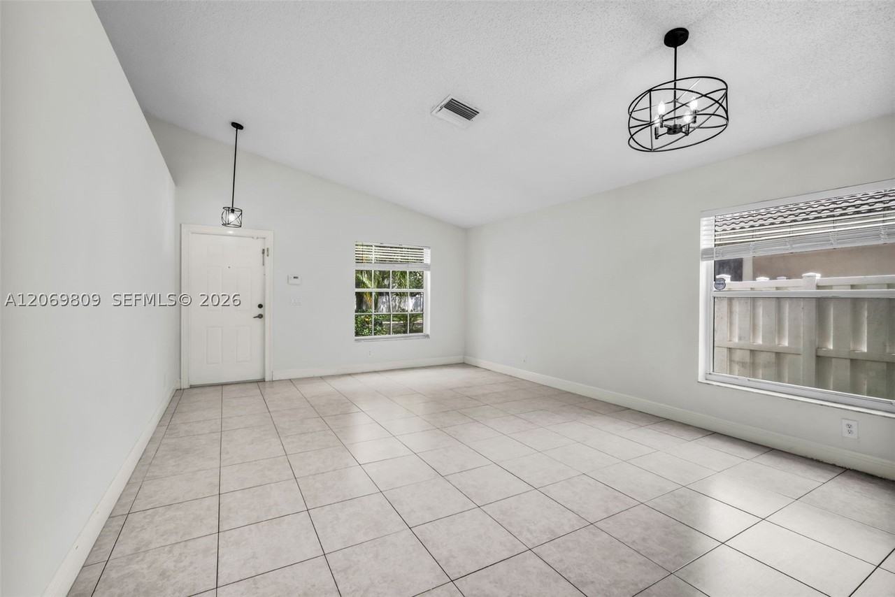 2230 Nw 145th Ave - Photo 5 of 44