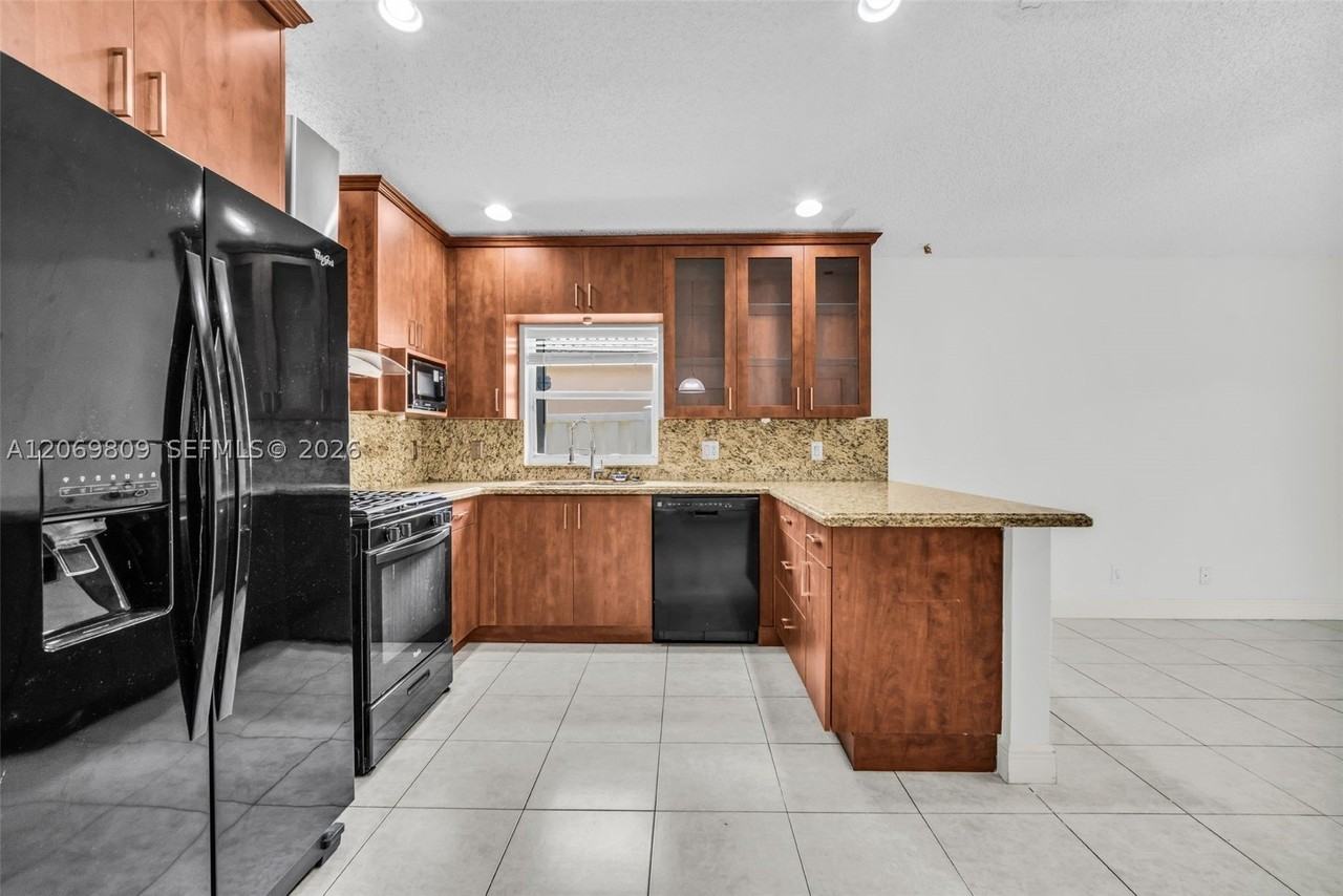 2230 Nw 145th Ave - Photo 7 of 44