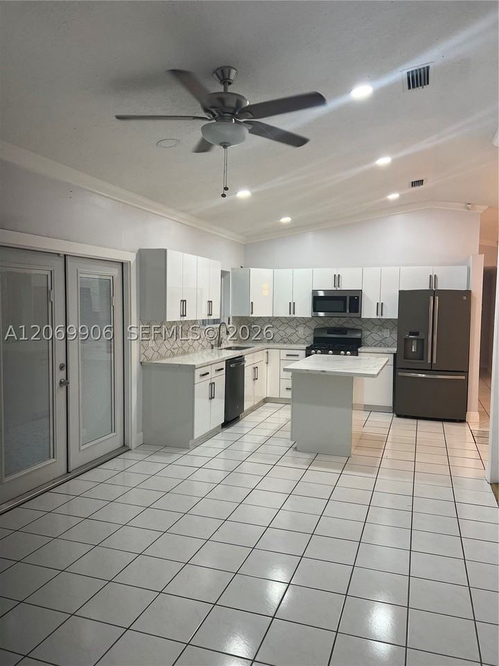 9940 Sw 155th St - Photo 2 of 16