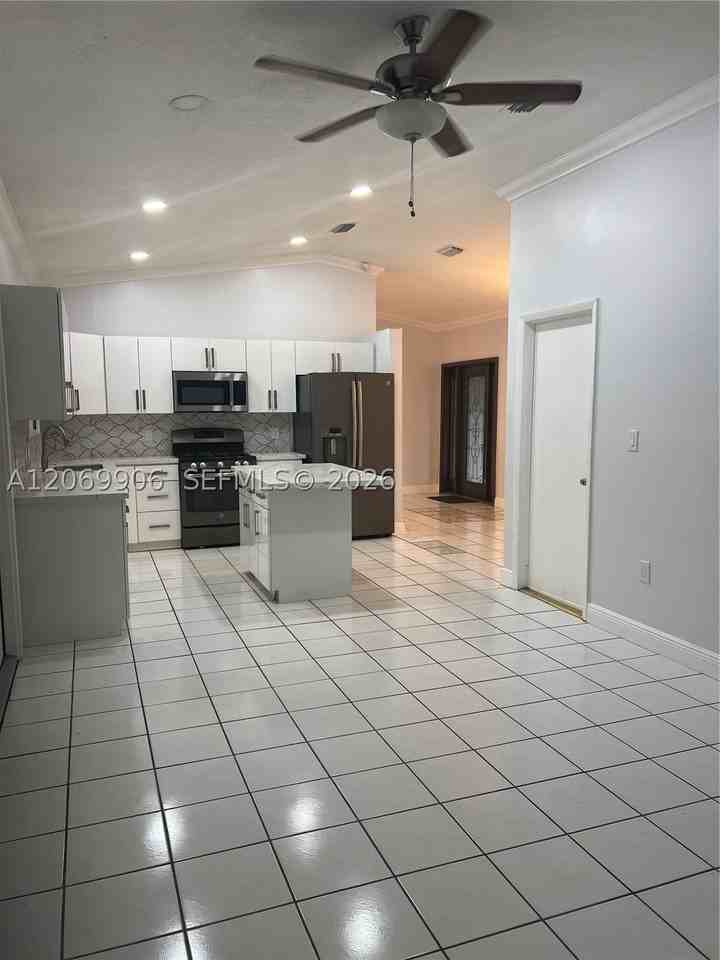 9940 Sw 155th St - Photo 3 of 16