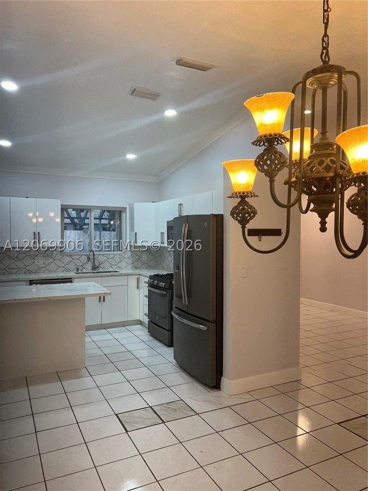 9940 Sw 155th St - Photo 4 of 16