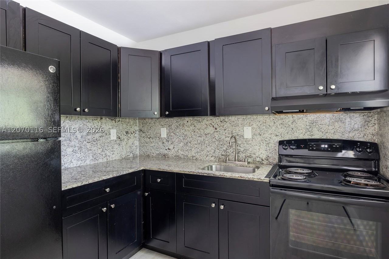 1091 Sw 4th St #2 - Photo 2 of 20