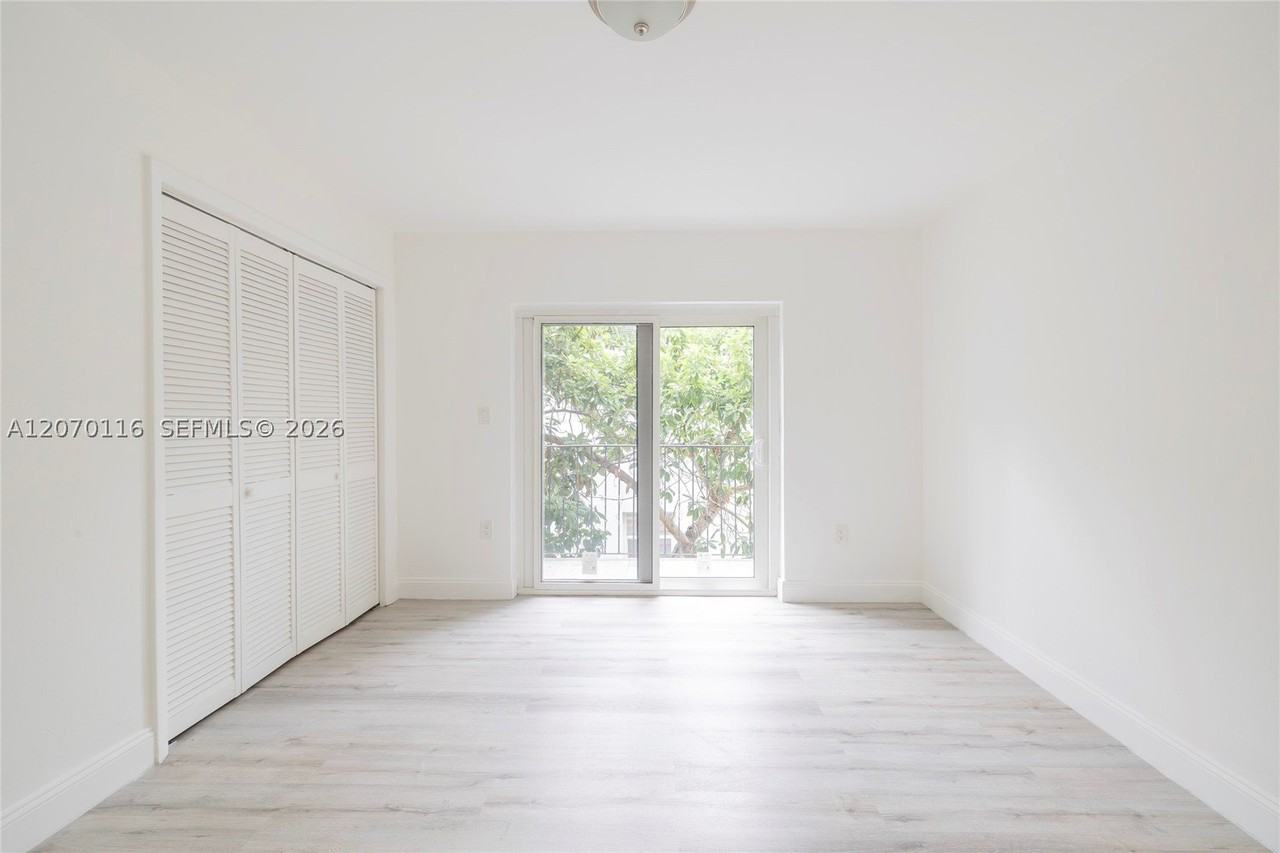 1091 Sw 4th St #2 - Photo 7 of 20