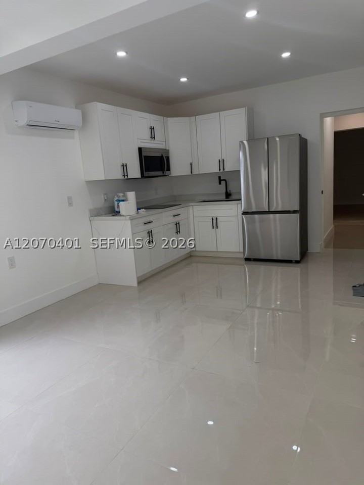 861 E 33rd St #1 - Photo 2 of 10