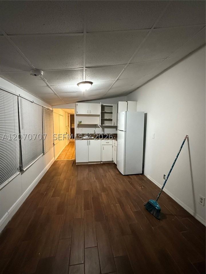 700 Sw 8th Ave #22A - Photo 4 of 6