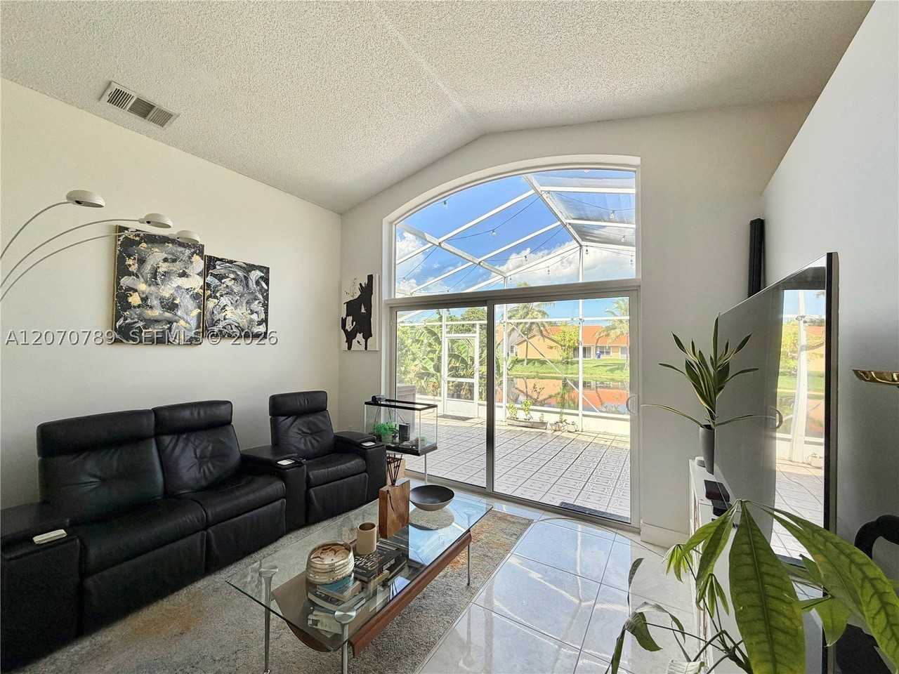 415 Nw 165th Ave - Photo 5 of 50