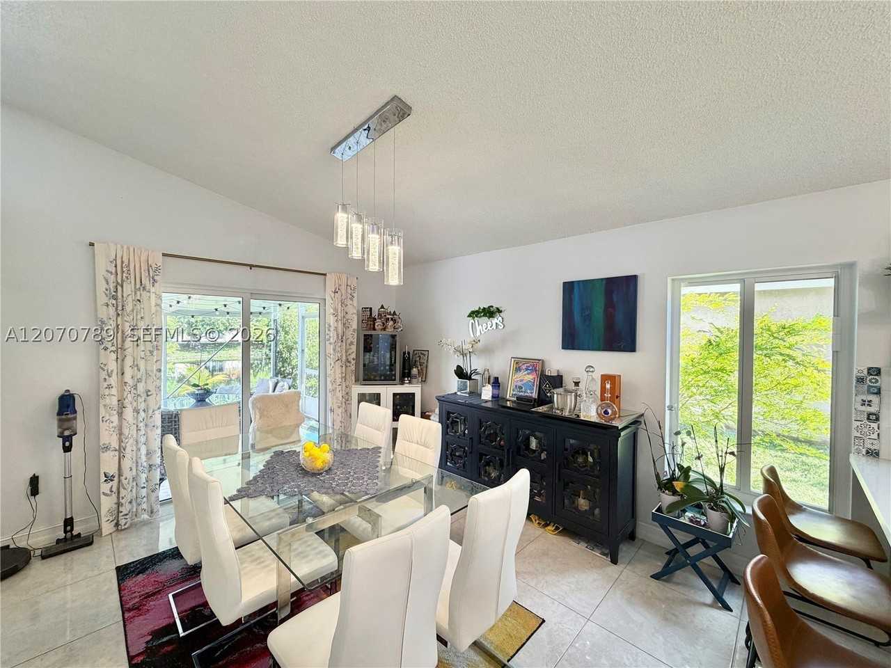 415 Nw 165th Ave - Photo 7 of 50