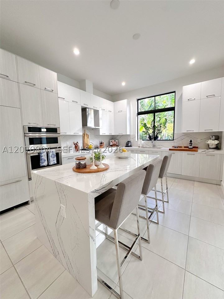 8286 Nw 51st Ter - Photo 2 of 22