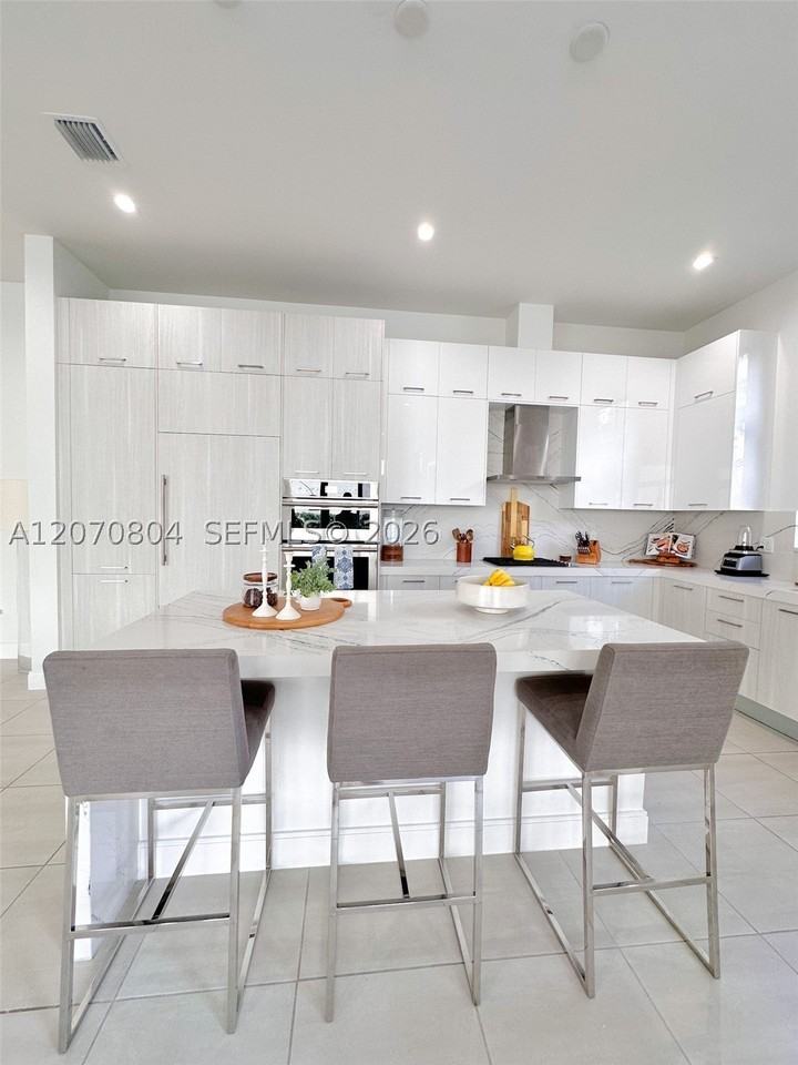8286 Nw 51st Ter - Photo 3 of 22
