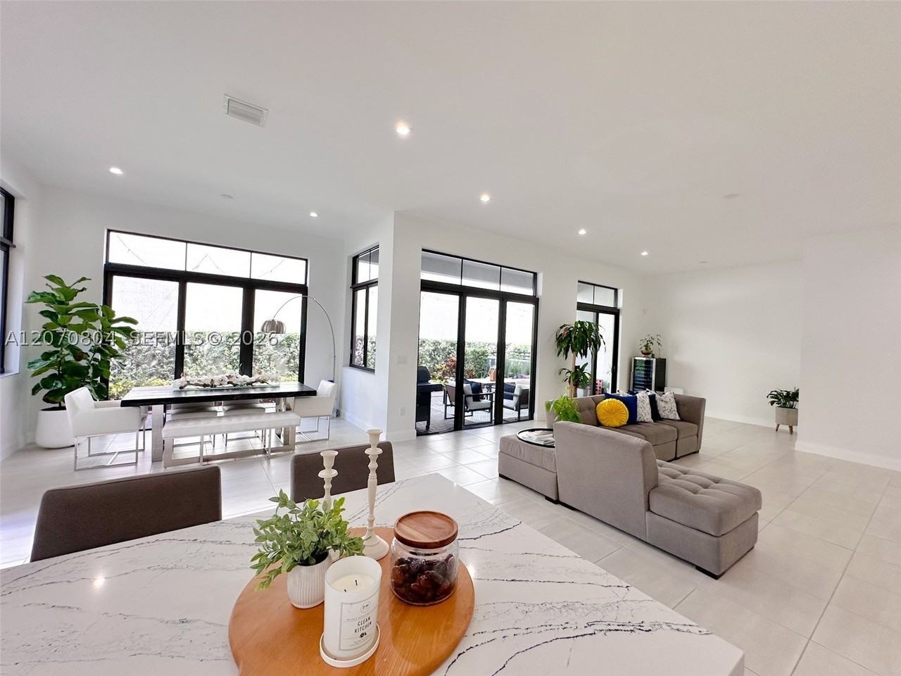 8286 Nw 51st Ter - Photo 4 of 22