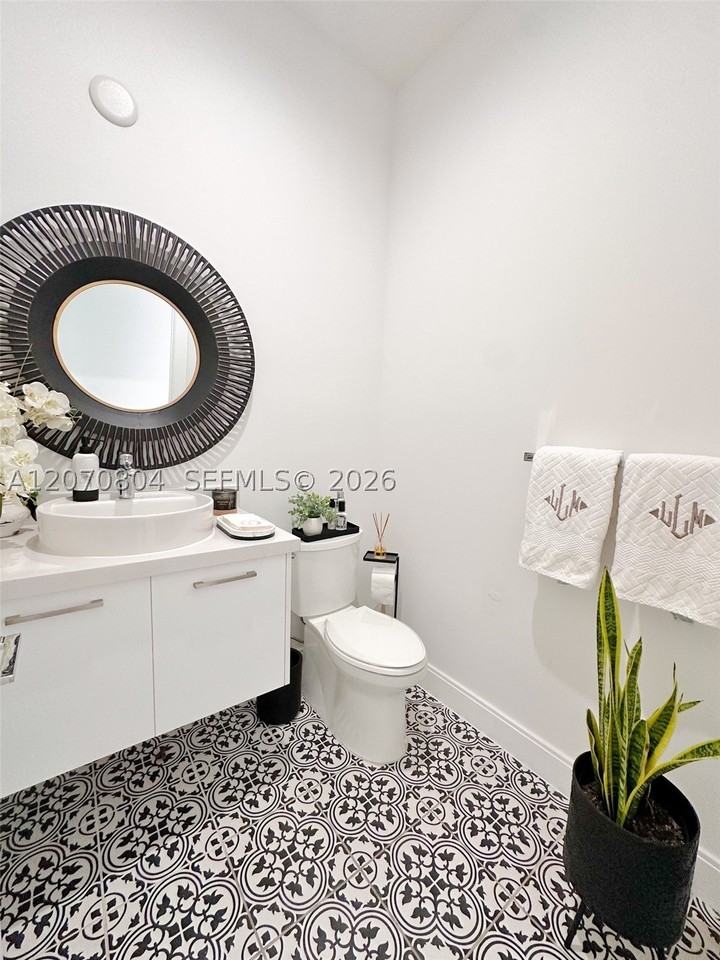 8286 Nw 51st Ter - Photo 7 of 22