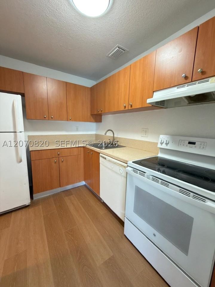411 Executive Center Dr #109 - Photo 2 of 15