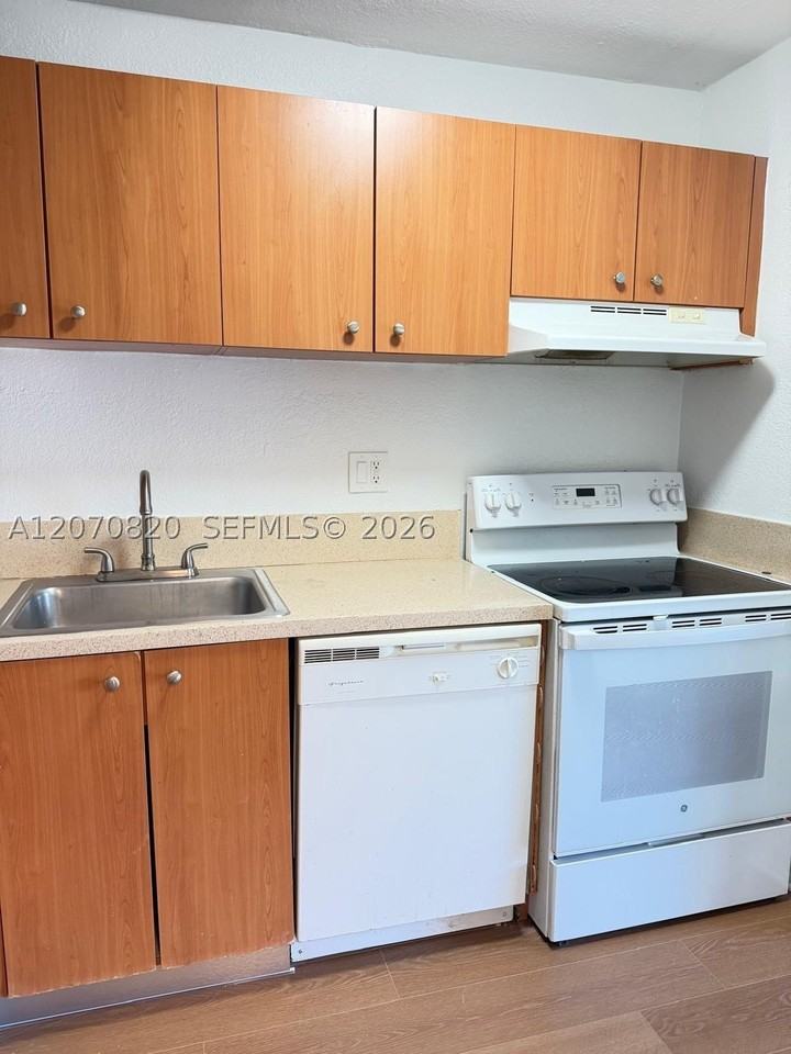 411 Executive Center Dr #109 - Photo 3 of 15