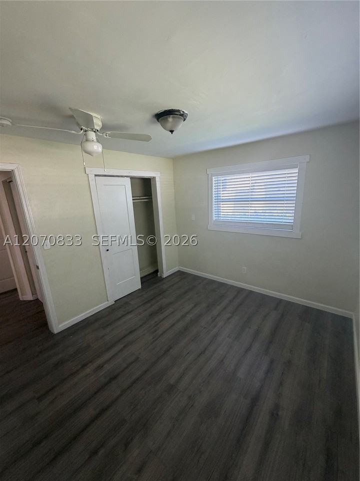3631 Nw 9th St - Photo 6 of 9