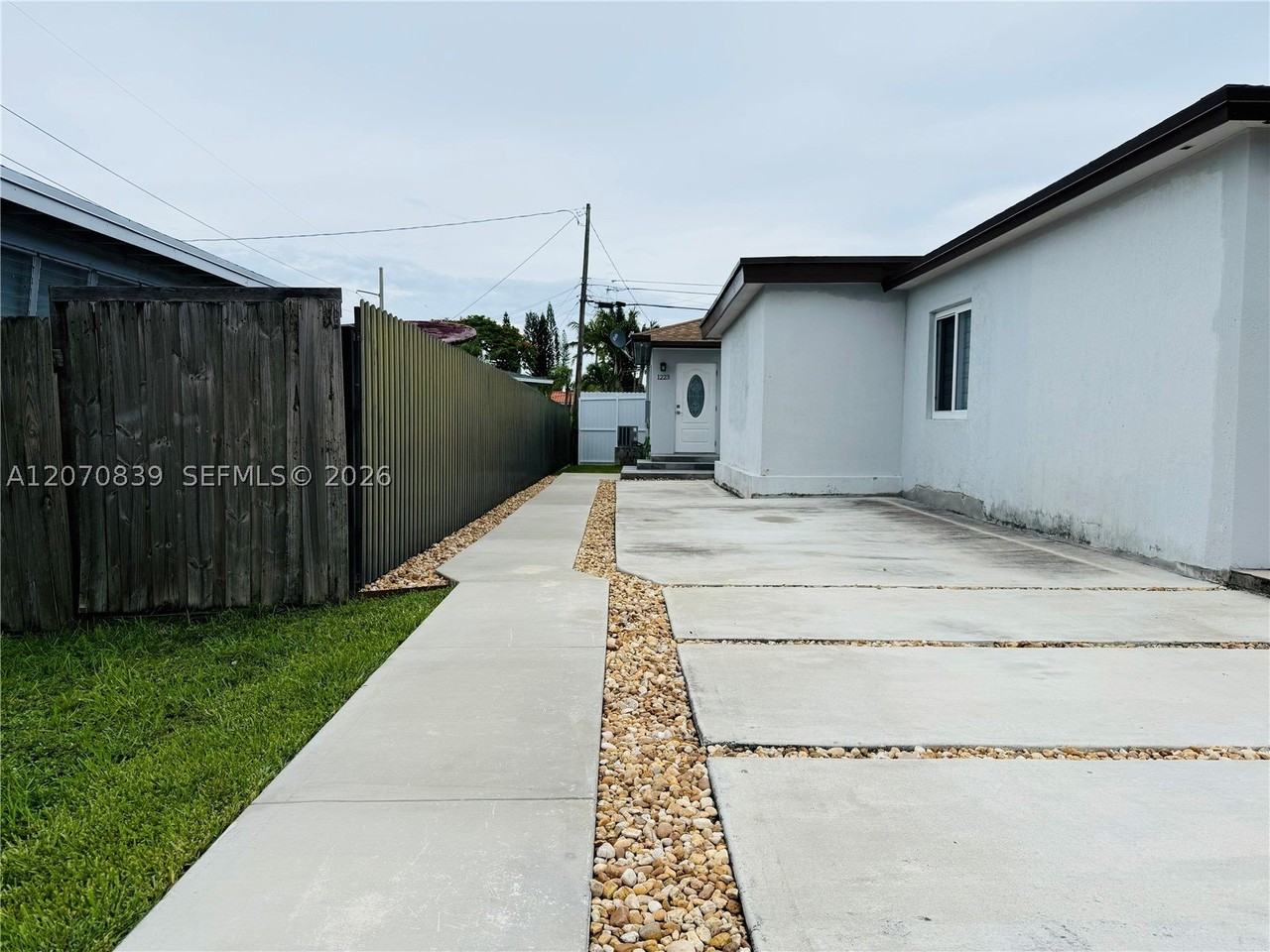 1221 Sw 76th Ct - Photo 3 of 26