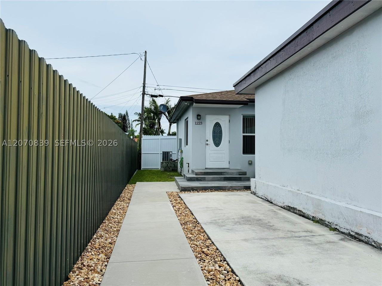 1221 Sw 76th Ct - Photo 4 of 26