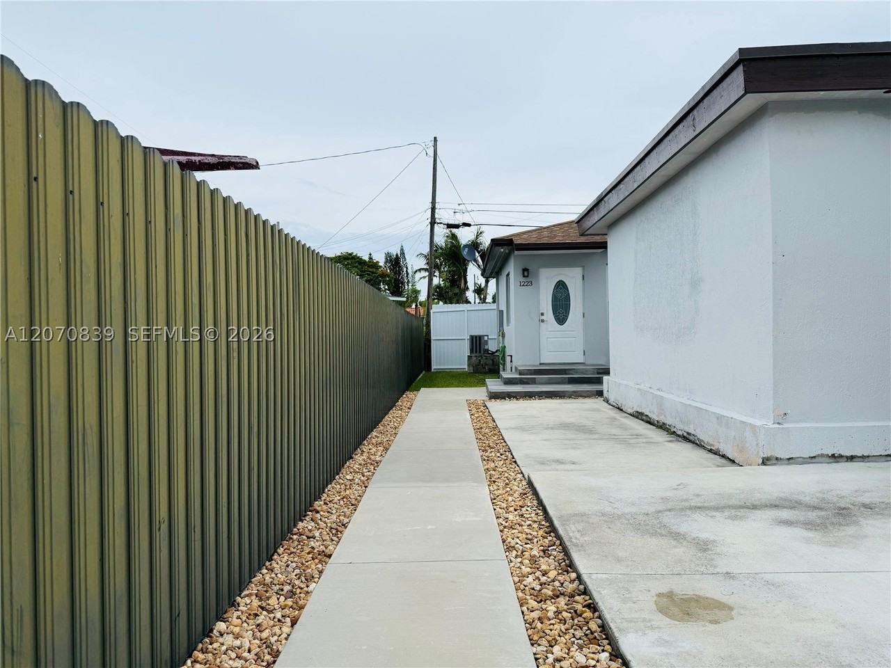 1221 Sw 76th Ct - Photo 5 of 26