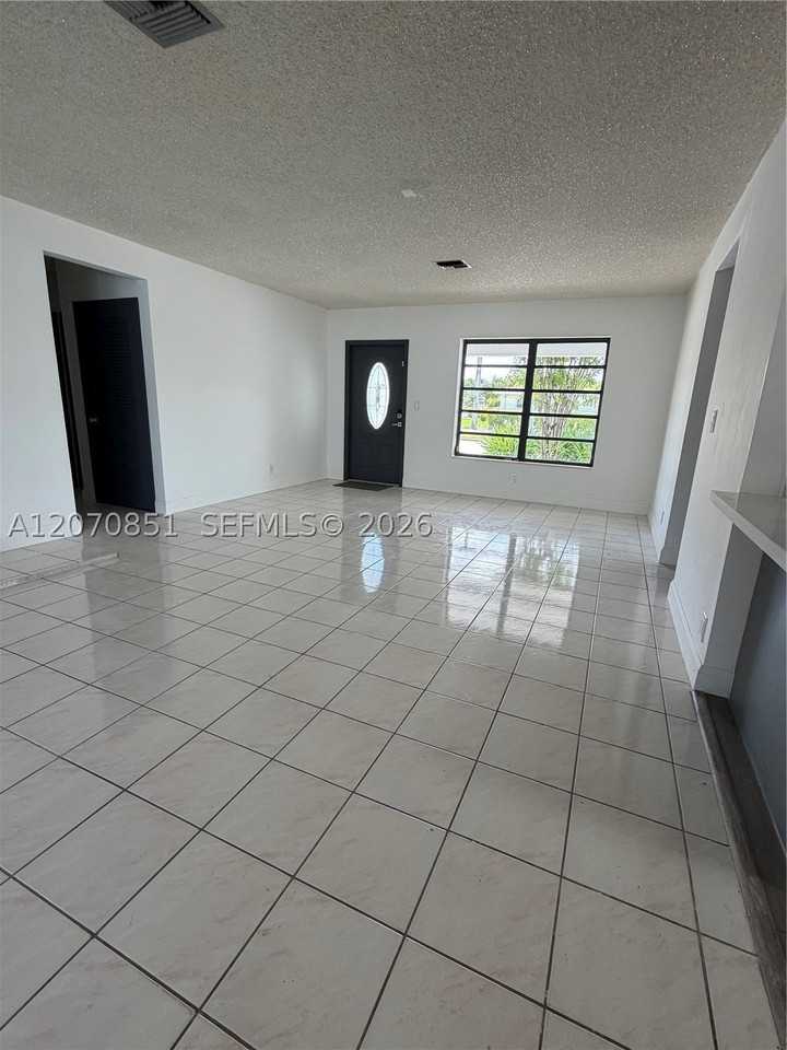 4175 Sw 87th Ave #1 - Photo 2 of 20