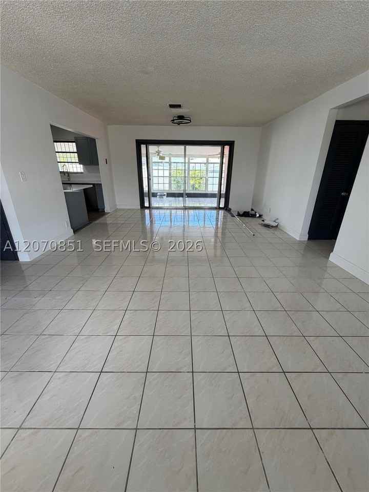 4175 Sw 87th Ave #1 - Photo 3 of 20