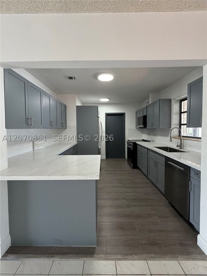 4175 Sw 87th Ave #1 - Photo 4 of 20