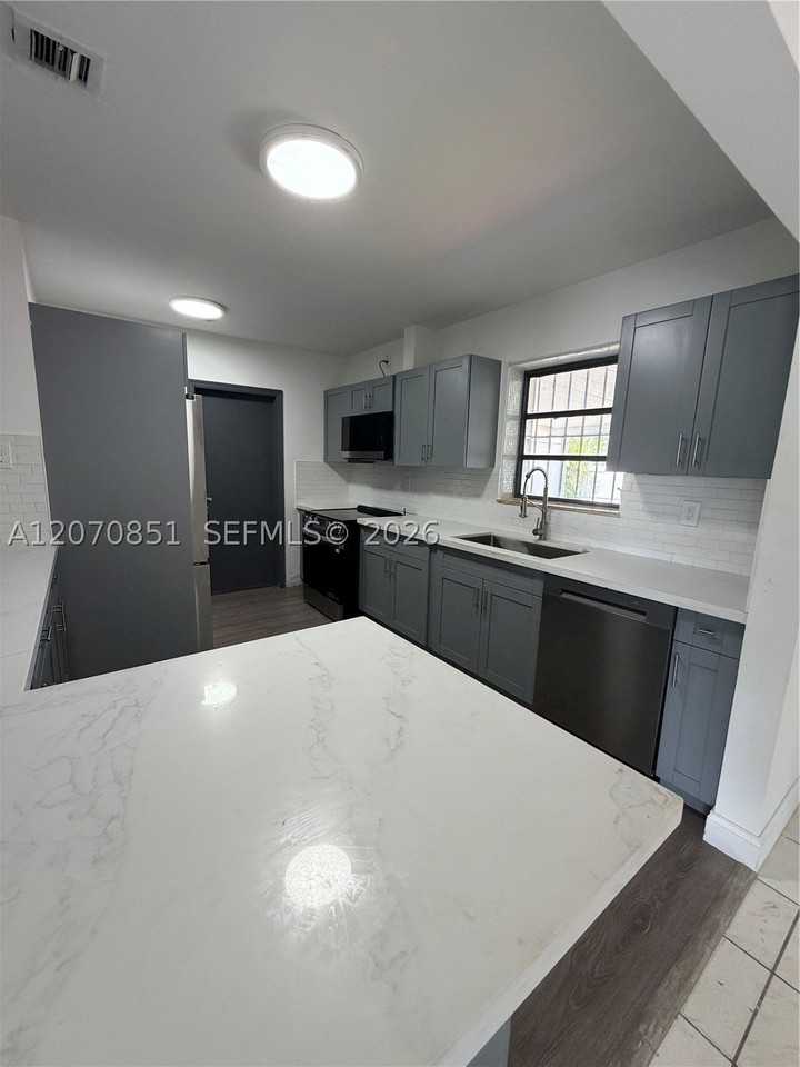 4175 Sw 87th Ave #1 - Photo 6 of 20