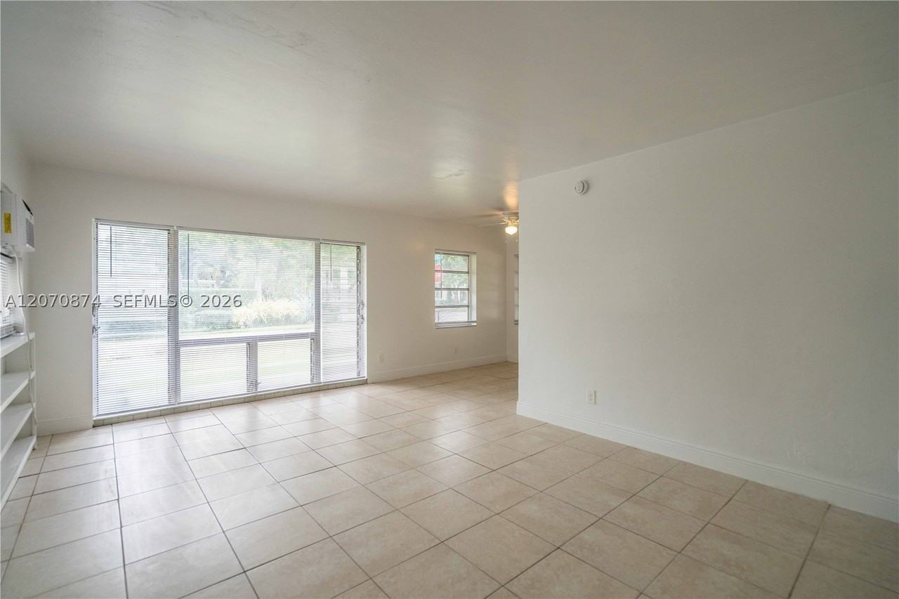 1812 Ne 20th Ave #1 - Photo 3 of 18