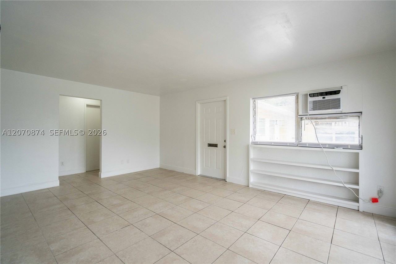 1812 Ne 20th Ave #1 - Photo 5 of 18