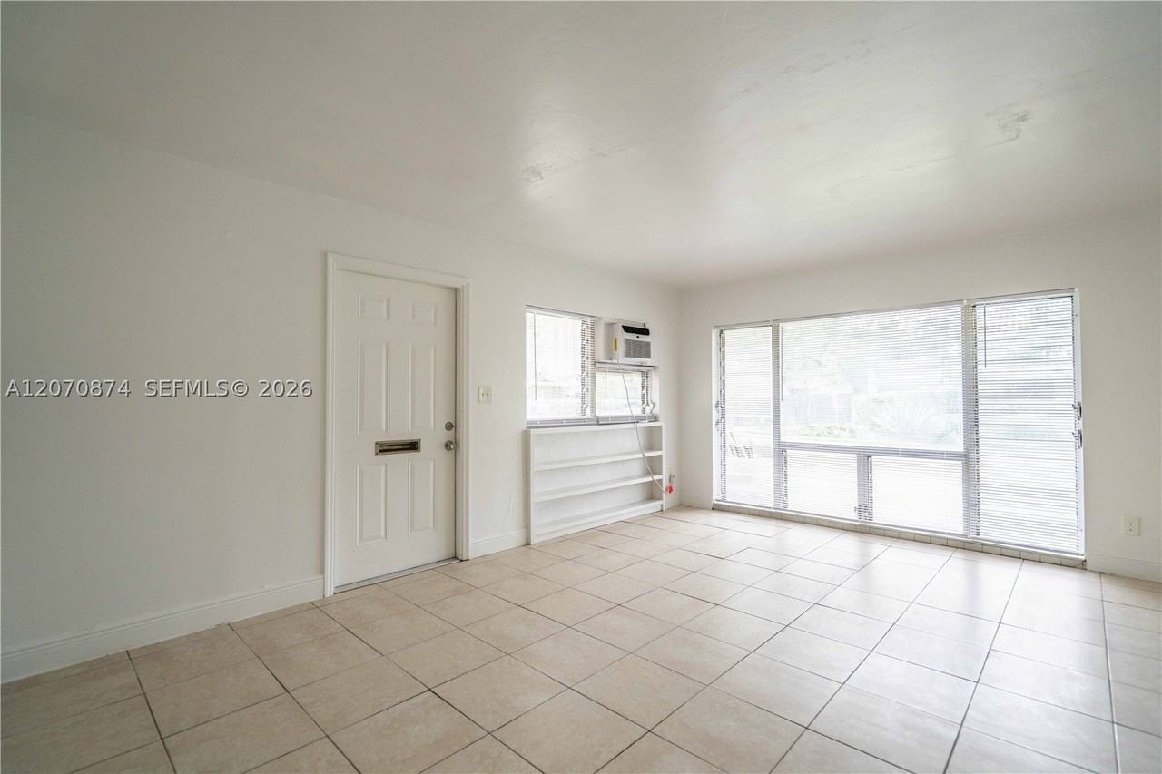 1812 Ne 20th Ave #1 - Photo 6 of 18