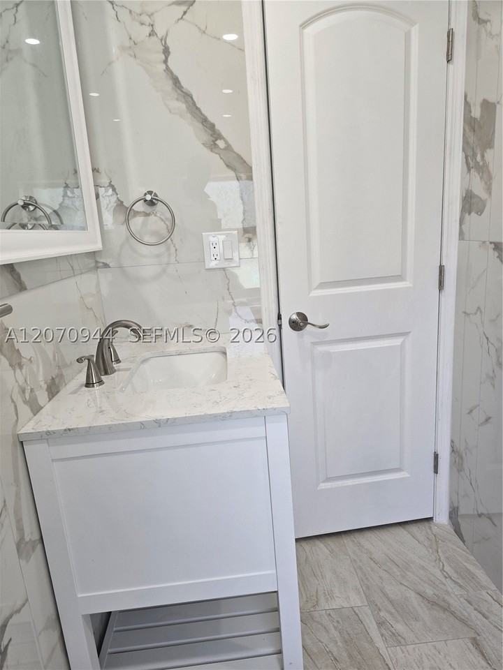 260 Ne 118th Ter #262 - Photo 4 of 7