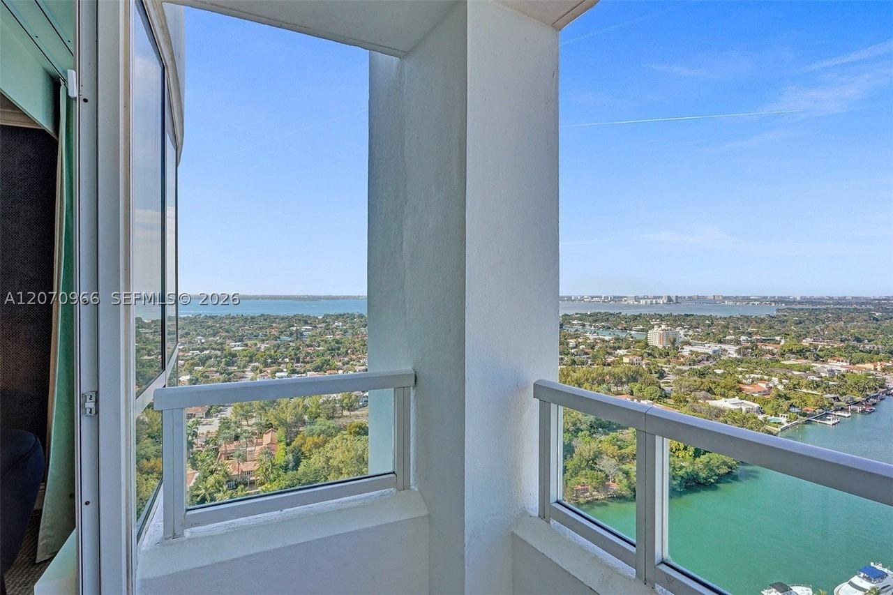 4401 Collins Ave #2915