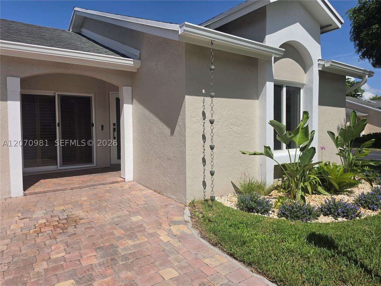 10076 Nw 51st Ter - Photo 4 of 36