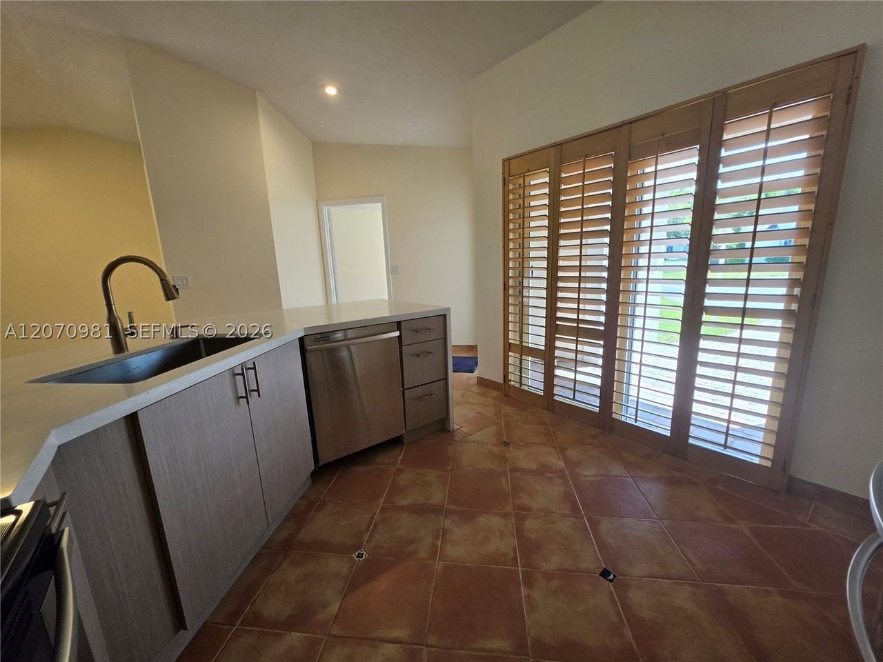 10076 Nw 51st Ter - Photo 5 of 36