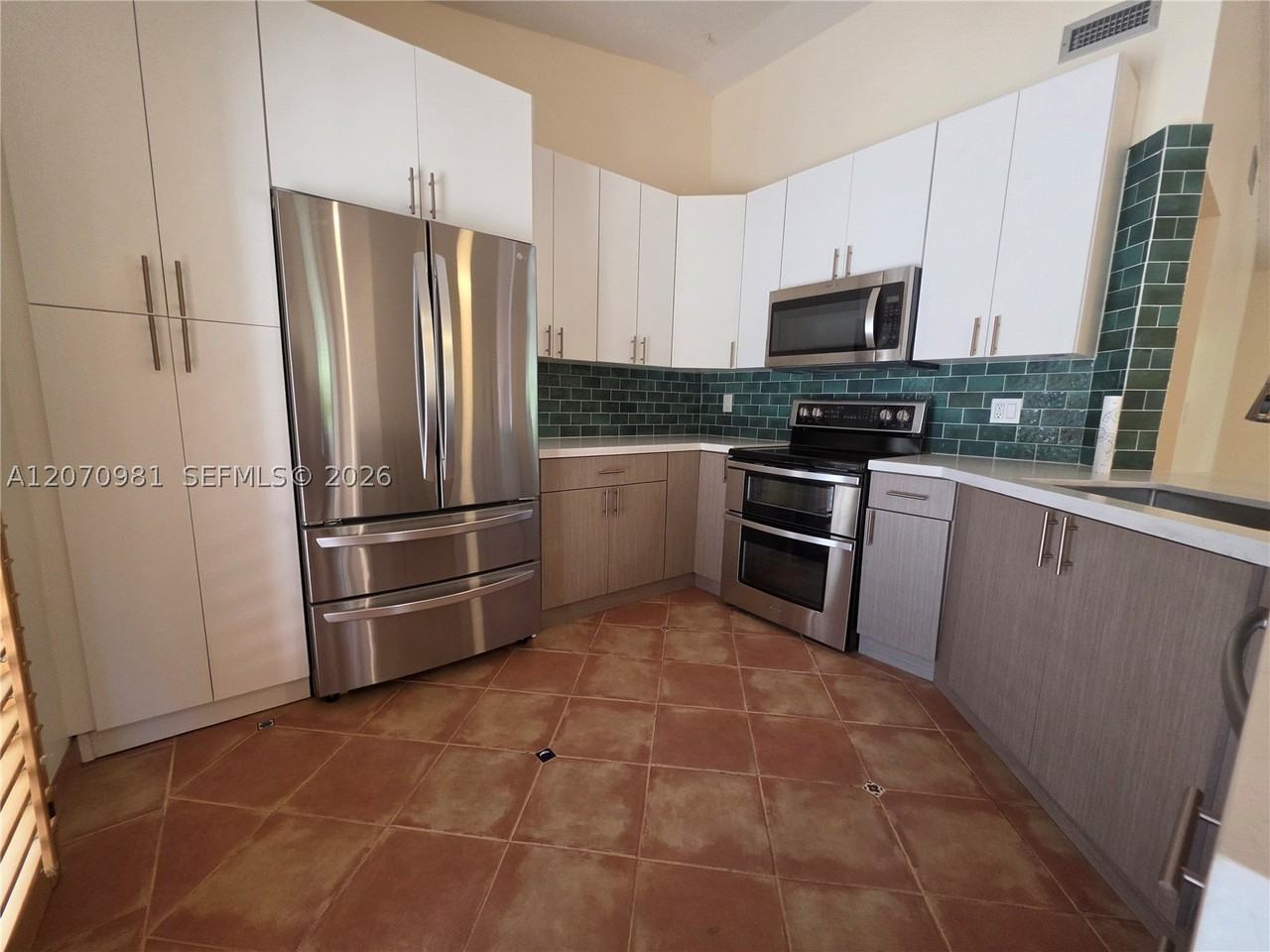 10076 Nw 51st Ter - Photo 6 of 36