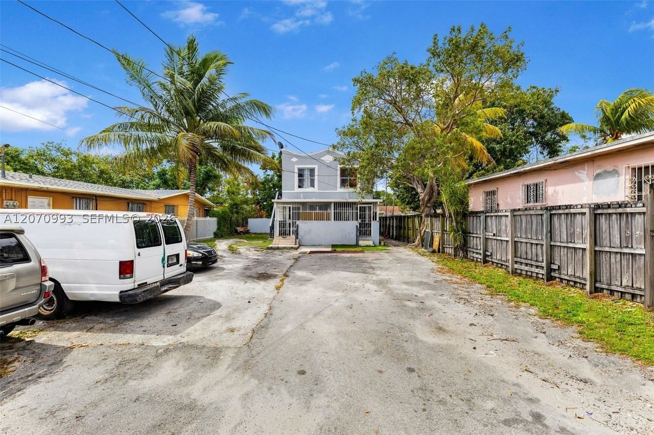 1236 Nw 28th St #3 - Photo 6 of 24