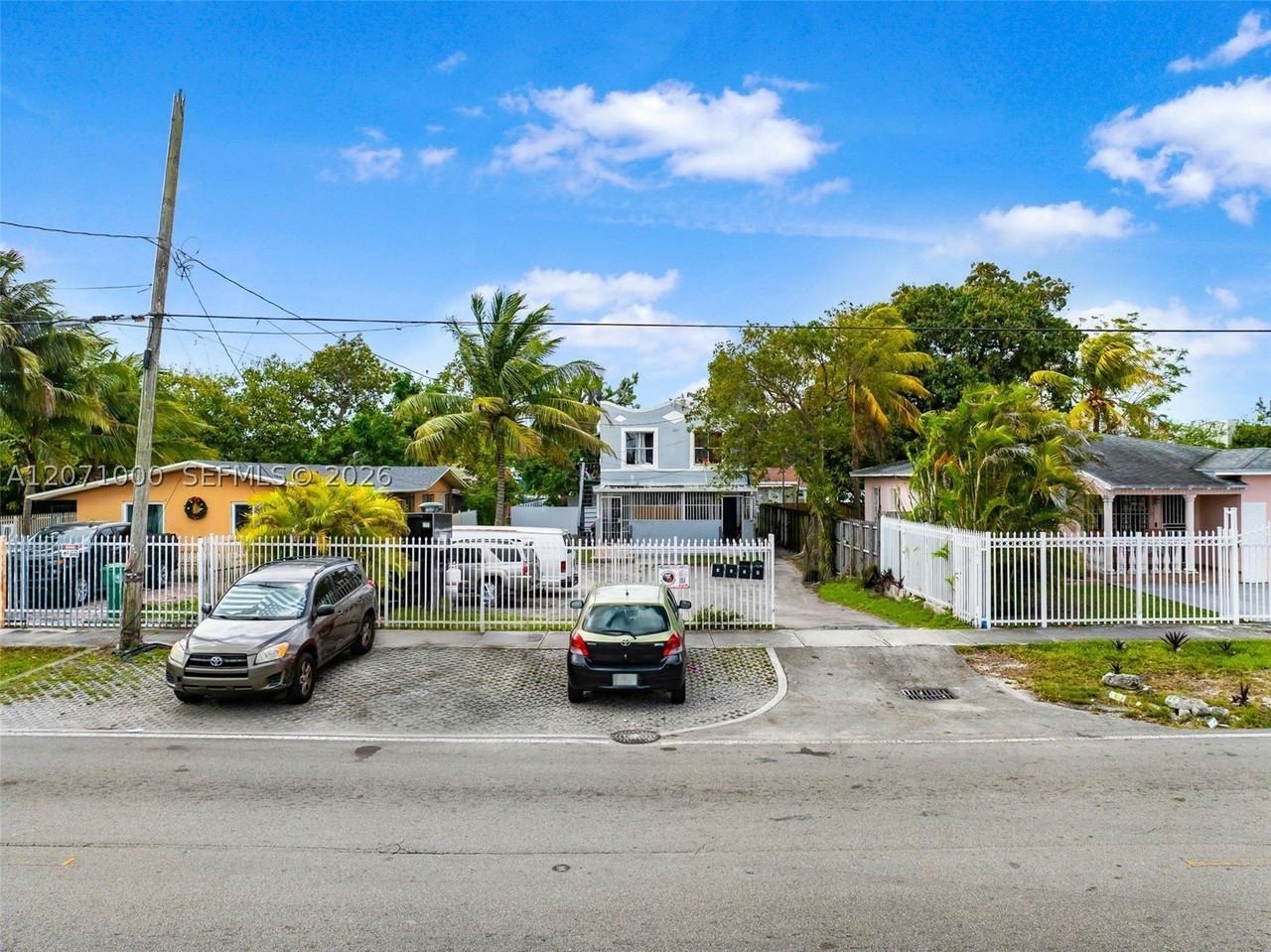 1236 Nw 28th St #4 - Photo 3 of 24