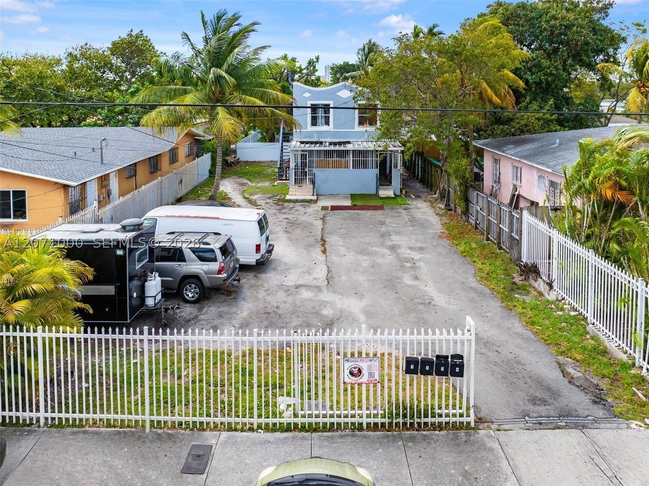 1236 Nw 28th St #4 - Photo 4 of 24