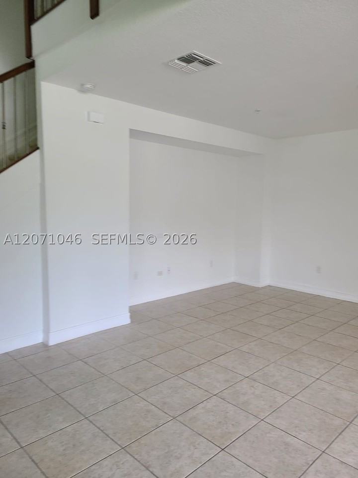 11362 Sw 15th St - Photo 4 of 18