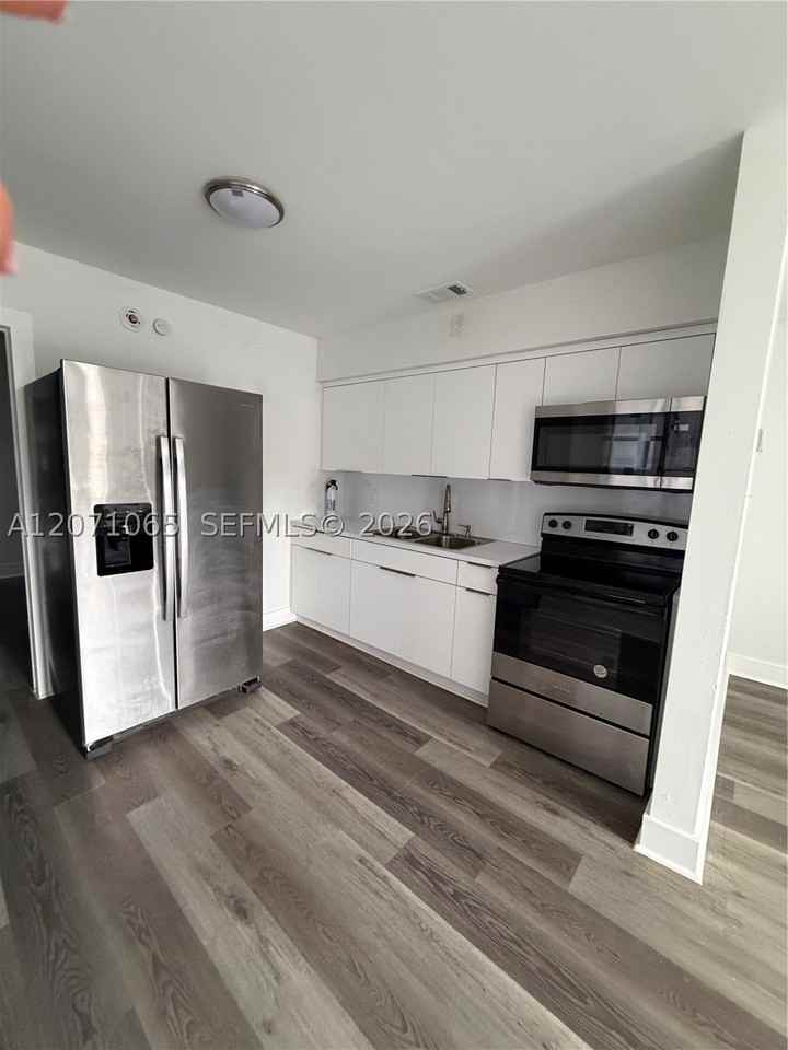 706 S F St #N - Photo 3 of 5
