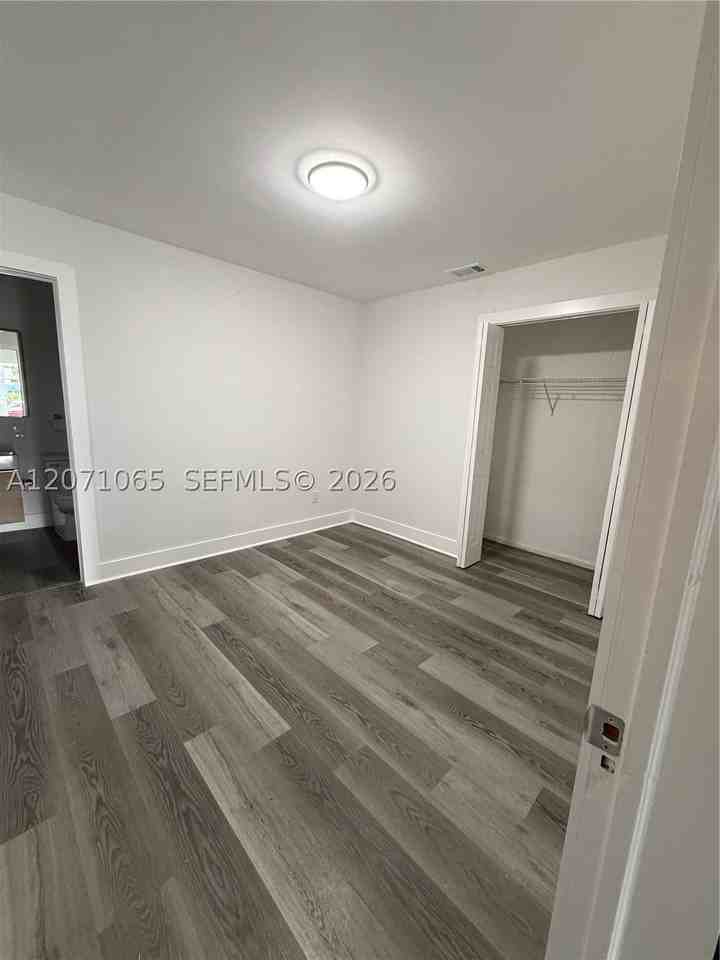 706 S F St #N - Photo 4 of 5