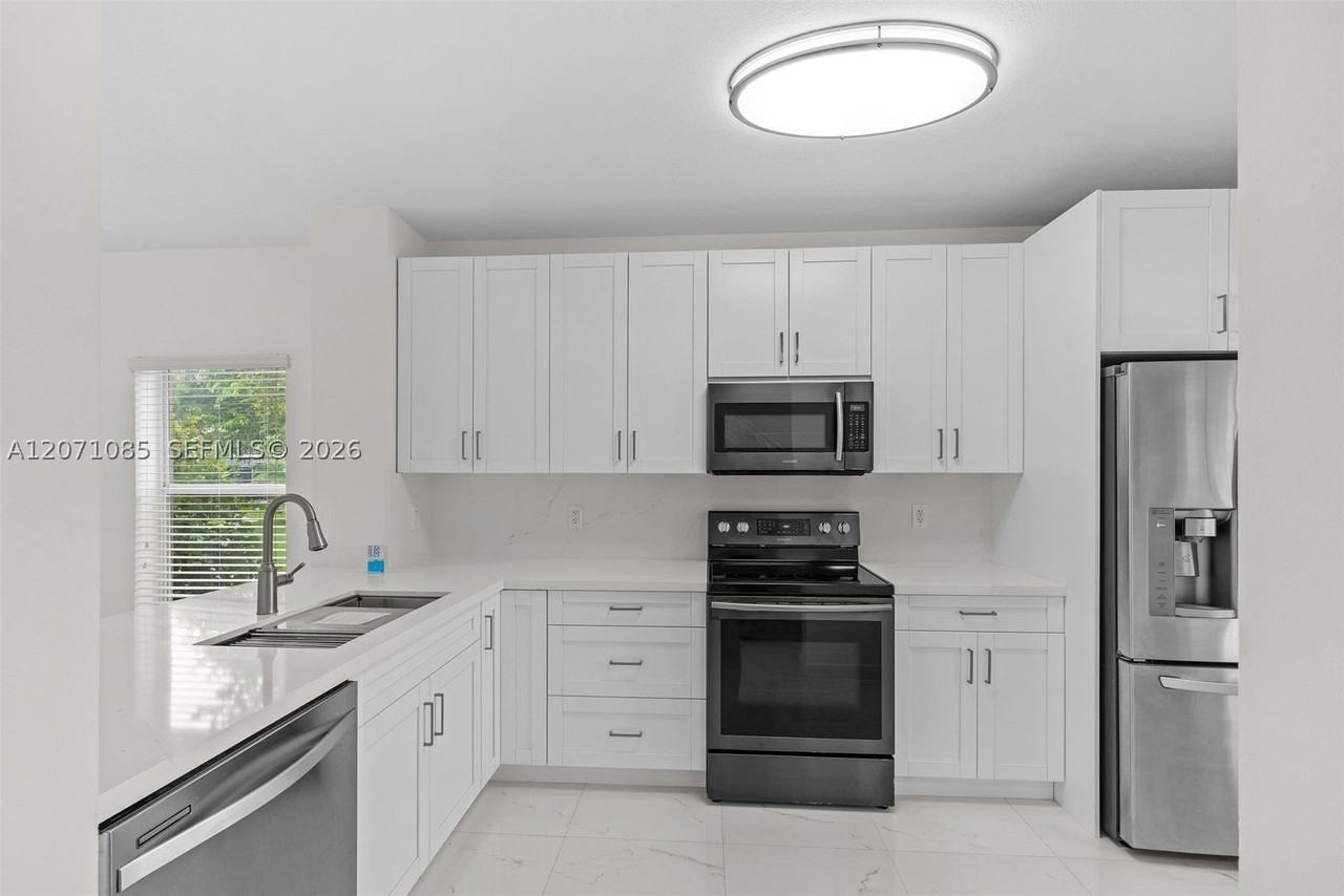 12133 Sw 3rd St #12133 - Photo 5 of 42