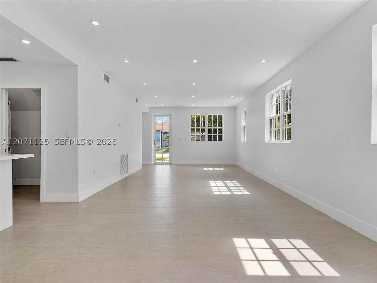 112 Florida Ave - Photo 6 of 40