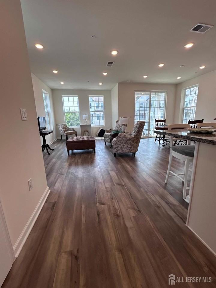 735 Station Rd - Photo 3 of 38