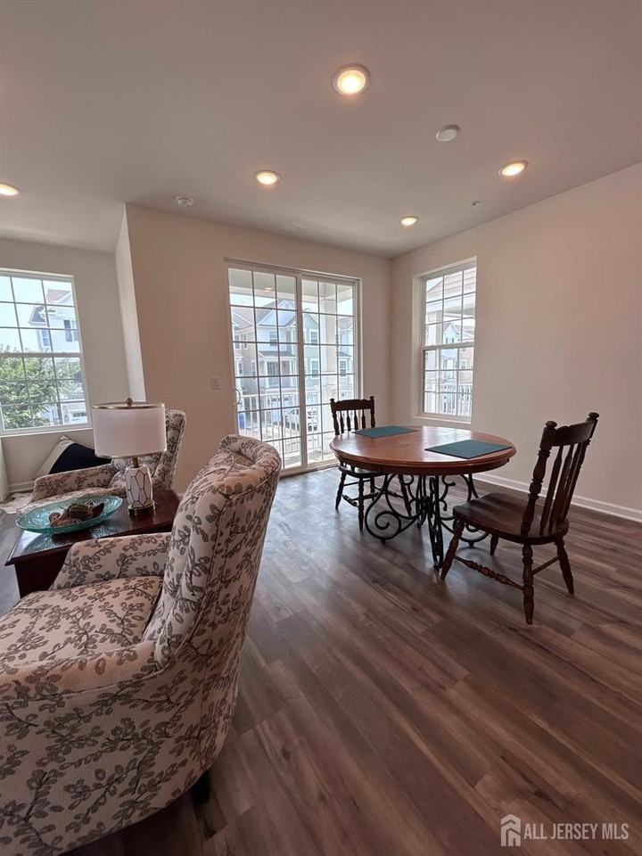735 Station Rd - Photo 4 of 38
