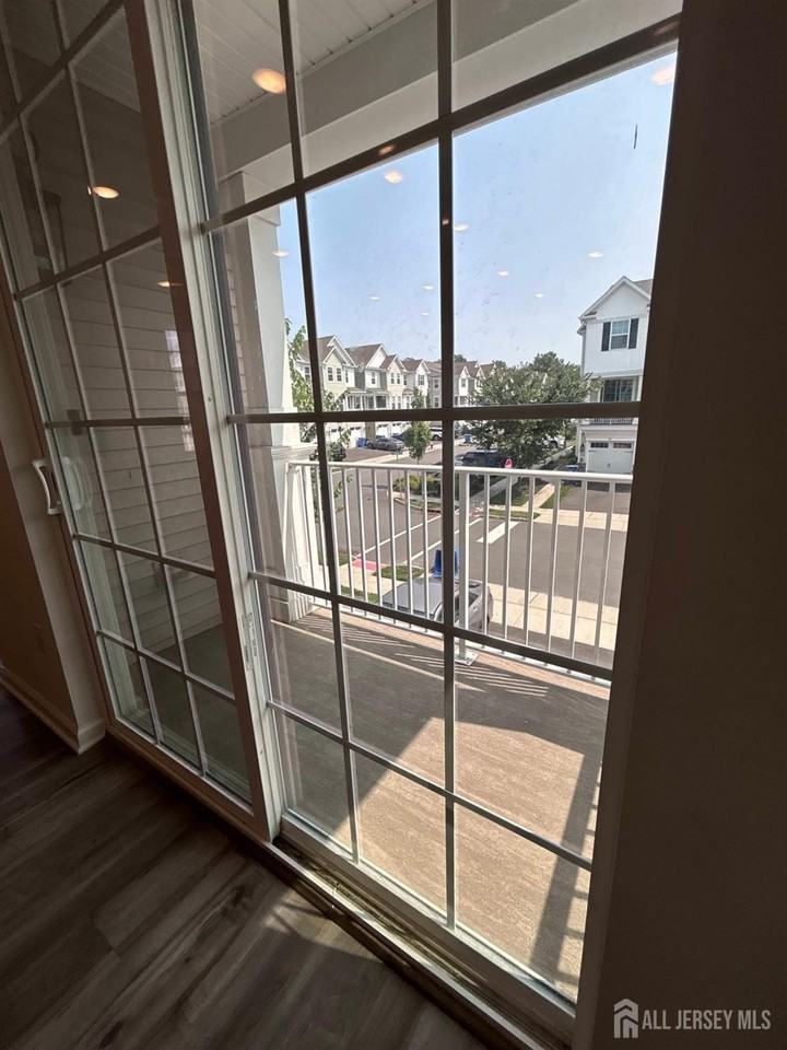 735 Station Rd - Photo 5 of 38